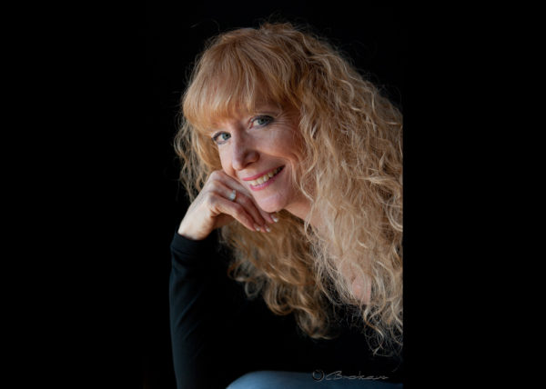 STUDIO HEADSHOT