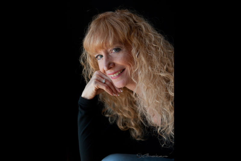 STUDIO HEADSHOT
